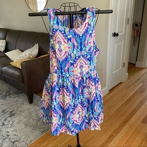Forever 21 dress size L. Waist 17” across, length 33”